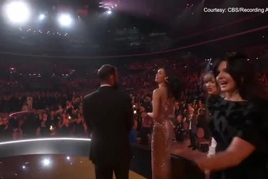 Taylor Swift bị cho là hành xử "vô lễ" trước bậc tiền bối Celine Dion