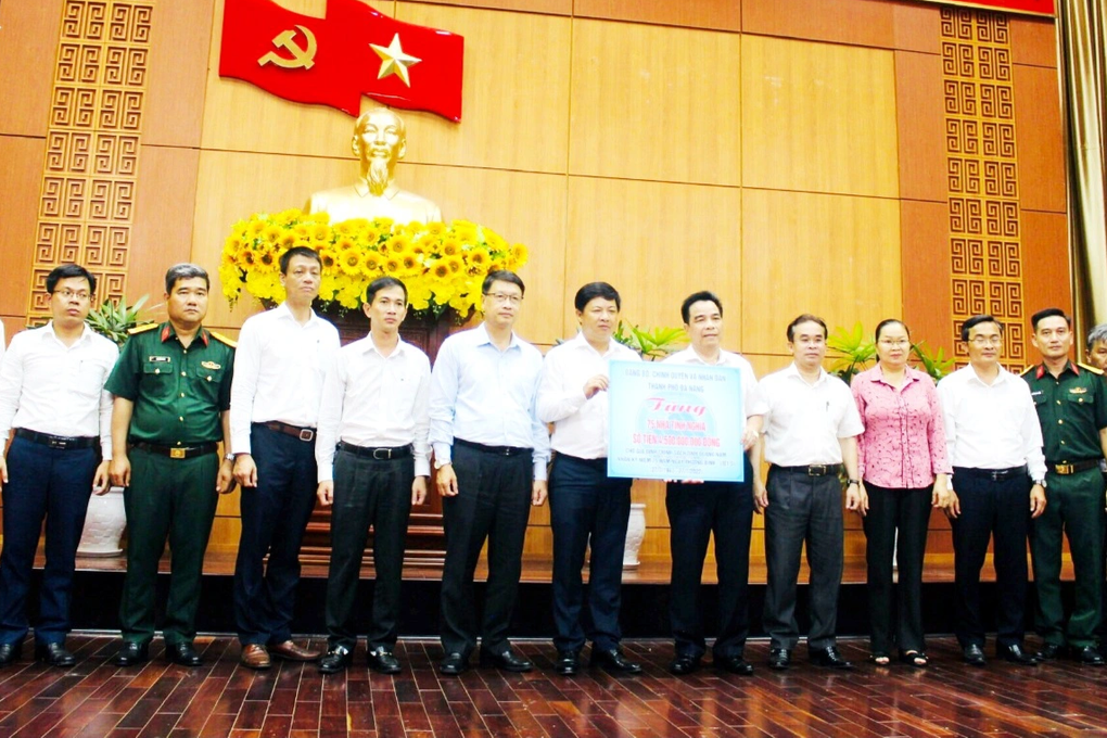 Đà Nẵng tặng 75 nhà tình nghĩa đến người có công cách mạng tại Quảng Nam - 1 Đà Nẵng tặng 75 nhà tình nghĩa đến người có công cách mạng tại Quảng Nam - 1