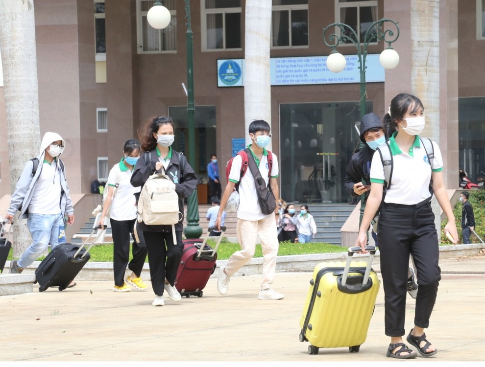 Sinh viên ĐH Tây Nguyên lên đường chi viện giúp Bình Dương chống dịch - 2 Sinh viên ĐH Tây Nguyên lên đường chi viện giúp Bình Dương chống dịch - 2