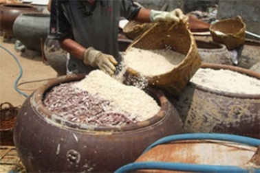 Phát hiện nhiều sai phạm tại các cơ sở sản xuất, kinh doanh nước mắm