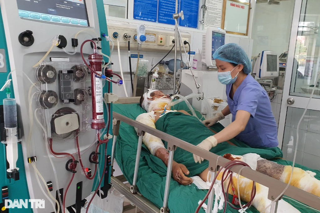 Xin cứu giúp chàng trai nghèo hiếu thảo bị phóng điện như ngọn đuốc sống - 1 Xin cứu giúp chàng trai nghèo hiếu thảo bị phóng điện như ngọn đuốc sống - 1