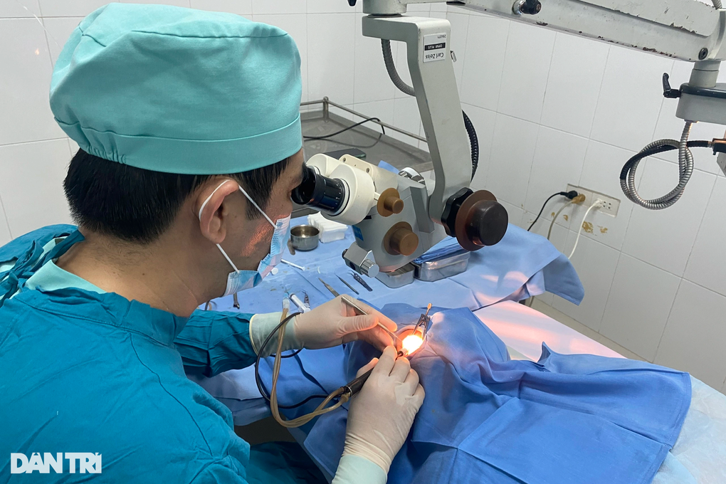 Cả huyện 150.000 người không có máy mổ phaco, dân mong bác sĩ phẫu thuật - 5 Cả huyện 150.000 người không có máy mổ phaco, dân mong bác sĩ phẫu thuật - 5