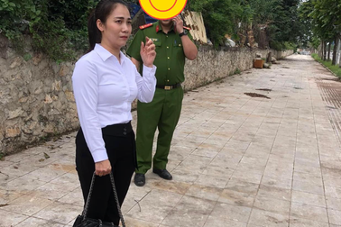 Người phụ nữ Hà Nội kể phút liều mình phóng xe máy bắt kẻ cướp điện thoại