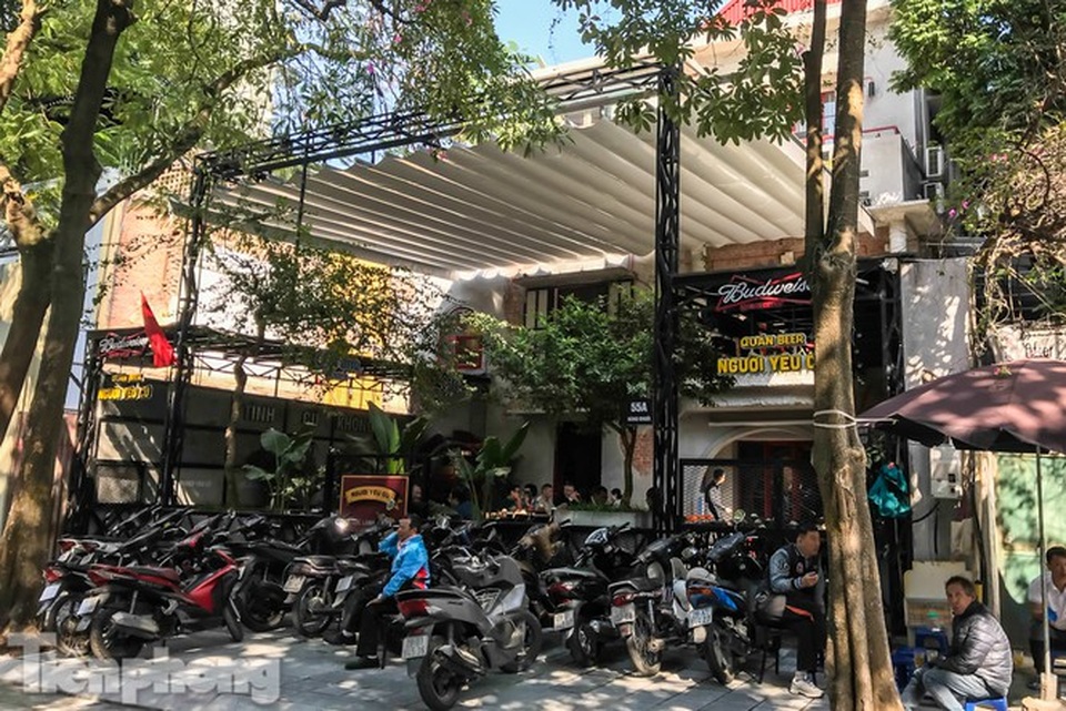 Biệt thự cổ Hà Nội thi nhau thành nhà hàng, quán nhậu - 7 Biệt thự cổ Hà Nội thi nhau thành nhà hàng, quán nhậu - 7