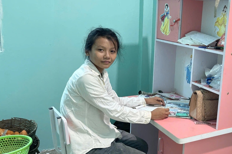 Nữ sinh lớp 7: “Chúng con có nhà mới, có bàn học nữa ạ!”
