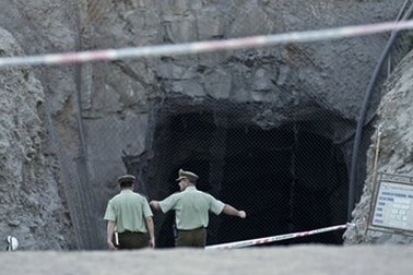 Phát video về các thợ mỏ bị mắc kẹt 22 ngày dưới lòng đất