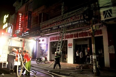 20 cảnh sát dập đám cháy tại lò bánh mì