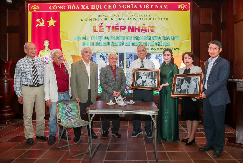 Khu Di tích Chủ tịch Hồ Chí Minh tiếp nhận kỷ vật ý nghĩa - 1 Khu Di tích Chủ tịch Hồ Chí Minh tiếp nhận kỷ vật ý nghĩa - 1