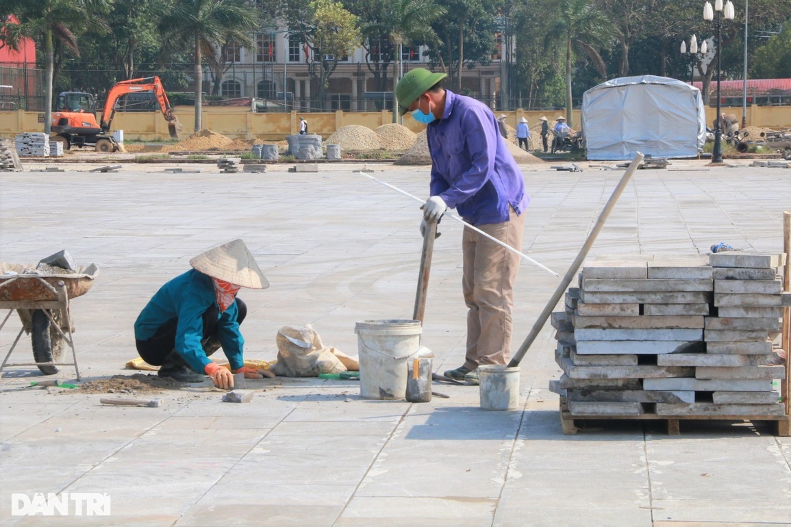 Rót thêm 30 tỷ đồng cho dự án quảng trường 1.500 tỷ đồng treo 10 năm - 8 Rót thêm 30 tỷ đồng cho dự án quảng trường 1.500 tỷ đồng treo 10 năm - 8