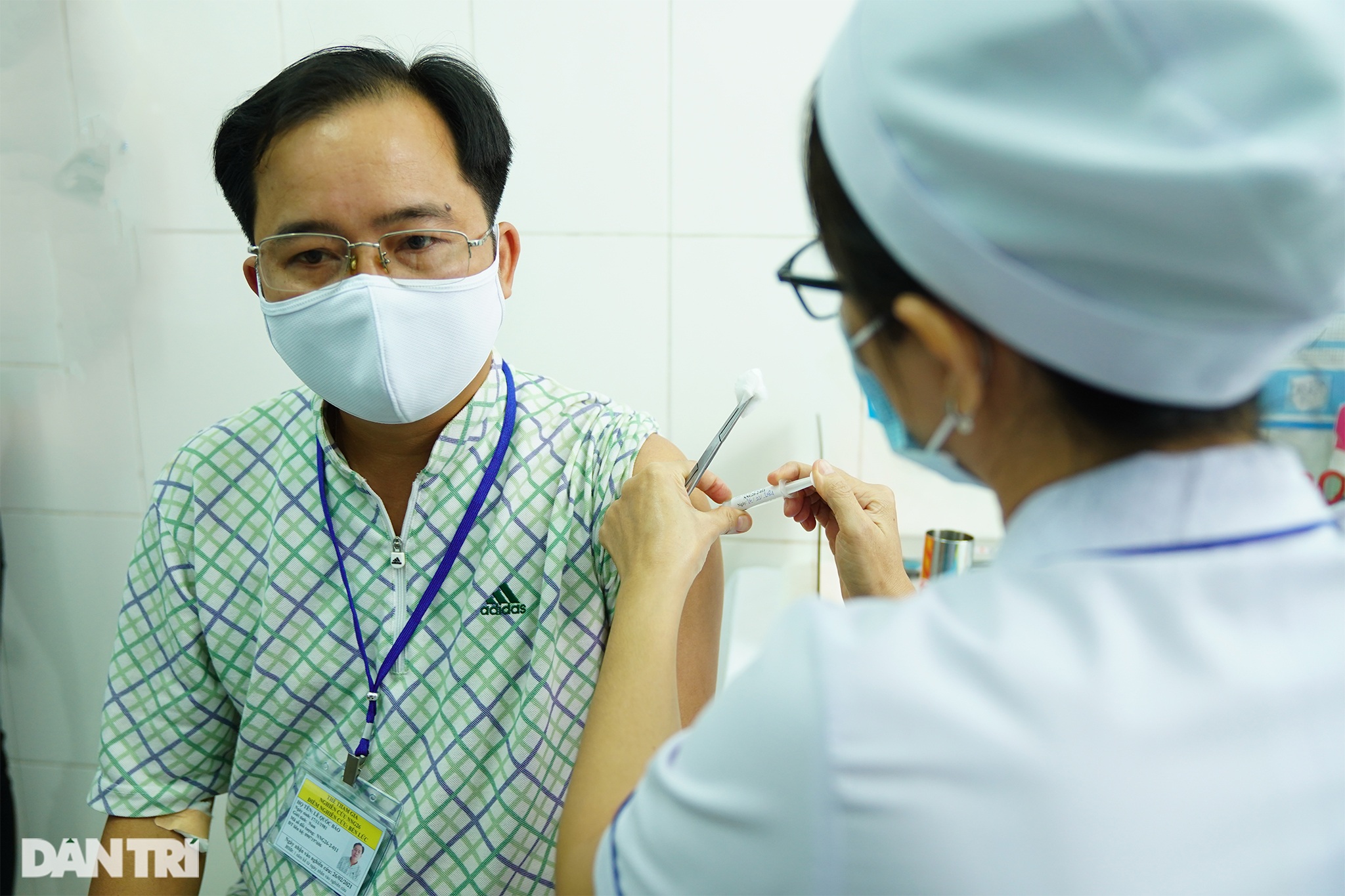Tình nguyện viên: Không ra tuyến đầu thì góp công thử nghiệm vắc xin - 7 Tình nguyện viên: Không ra tuyến đầu thì góp công thử nghiệm vắc xin - 7