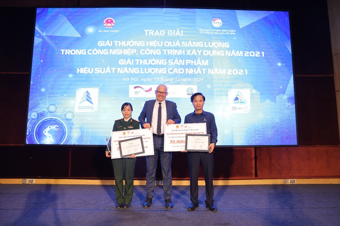 Tôn vinh nhiều giải pháp sử dụng hiệu quả, tiết kiệm năng lượng 2021 - 2 Tôn vinh nhiều giải pháp sử dụng hiệu quả, tiết kiệm năng lượng 2021 - 2