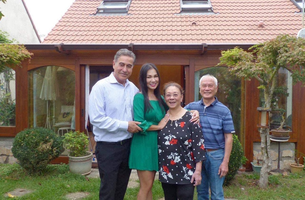 Ca sĩ Kavie Trần được bạn trai cầu hôn lãng mạn tại Pháp - 4 Ca sĩ Kavie Trần được bạn trai cầu hôn lãng mạn tại Pháp - 4