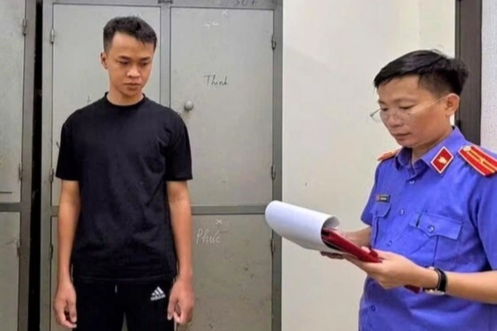 Giả danh công an cưỡng đoạt tiền của cô gái trong khách sạn - 1