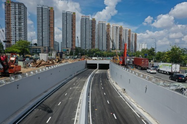 Nhánh hầm chui đầu tiên ở nút giao lớn nhất TPHCM hoàn thành