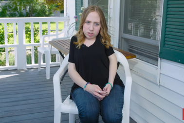 Căn bệnh hiếm gặp khiến cơ thể thiếu nữ "đông cứng"