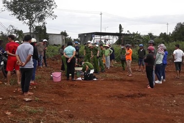 Bé trai sơ sinh tử vong trong thùng rác