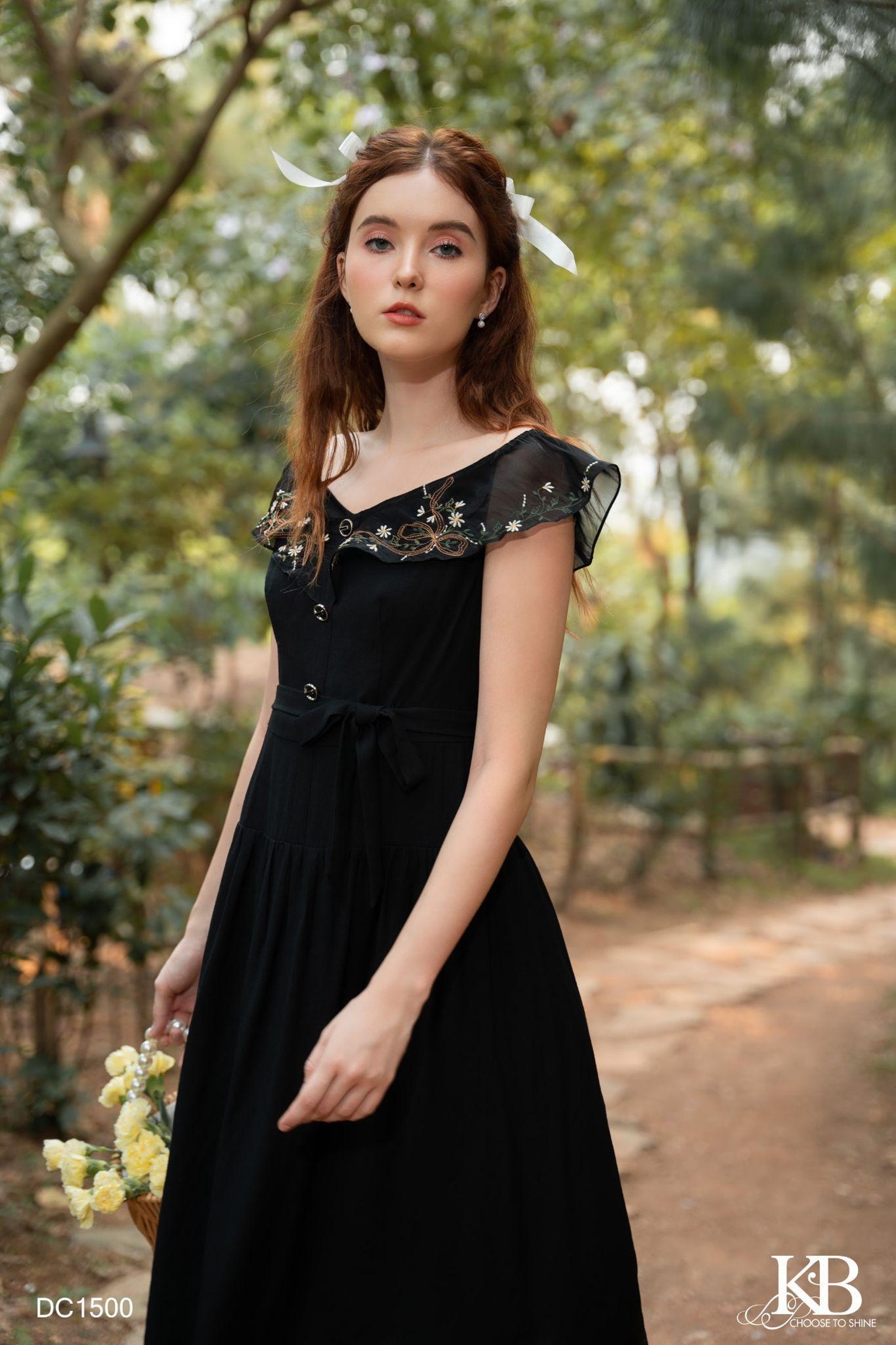 Họa tiết hoa thêu trở lại trong BST Fleurs Brodées của KB FASHION - 3 Họa tiết hoa thêu trở lại trong BST Fleurs Brodées của KB FASHION - 3