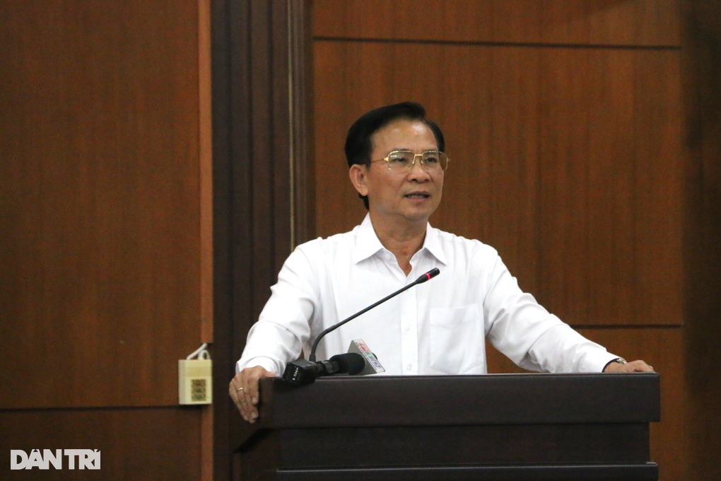 Đắk Nông: Hoan nghênh việc Phó Giám đốc sở xin thôi việc tại lễ bổ nhiệm - 2 Đắk Nông: Hoan nghênh việc Phó Giám đốc sở xin thôi việc tại lễ bổ nhiệm - 2