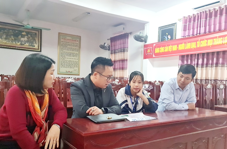 Bạn đọc giúp đỡ nữ sinh nghèo đáng thương có mẹ bị câm, điếc - 1 Bạn đọc giúp đỡ nữ sinh nghèo đáng thương có mẹ bị câm, điếc - 1