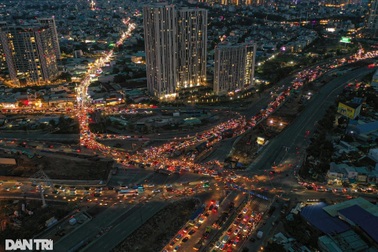Đóng mở cao tốc TPHCM - Long Thành làm kẹt nút giao An Phú