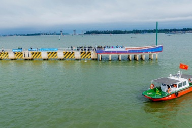 Cảng cá hơn 200 tỷ đồng xây xong chỉ... để ngắm