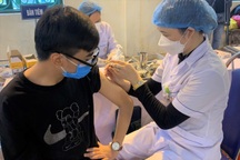 Ninh Bình hoàn thành tiêm vaccine cho hơn 32.000 học sinh cấp THPT
