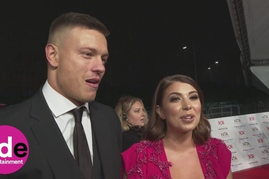 Olivia Buckland đẹp đôi bên Alex Bowen