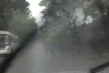 Mưa cực lớn ở TP Huế sau chuỗi ngày nắng nóng gần 40 độ