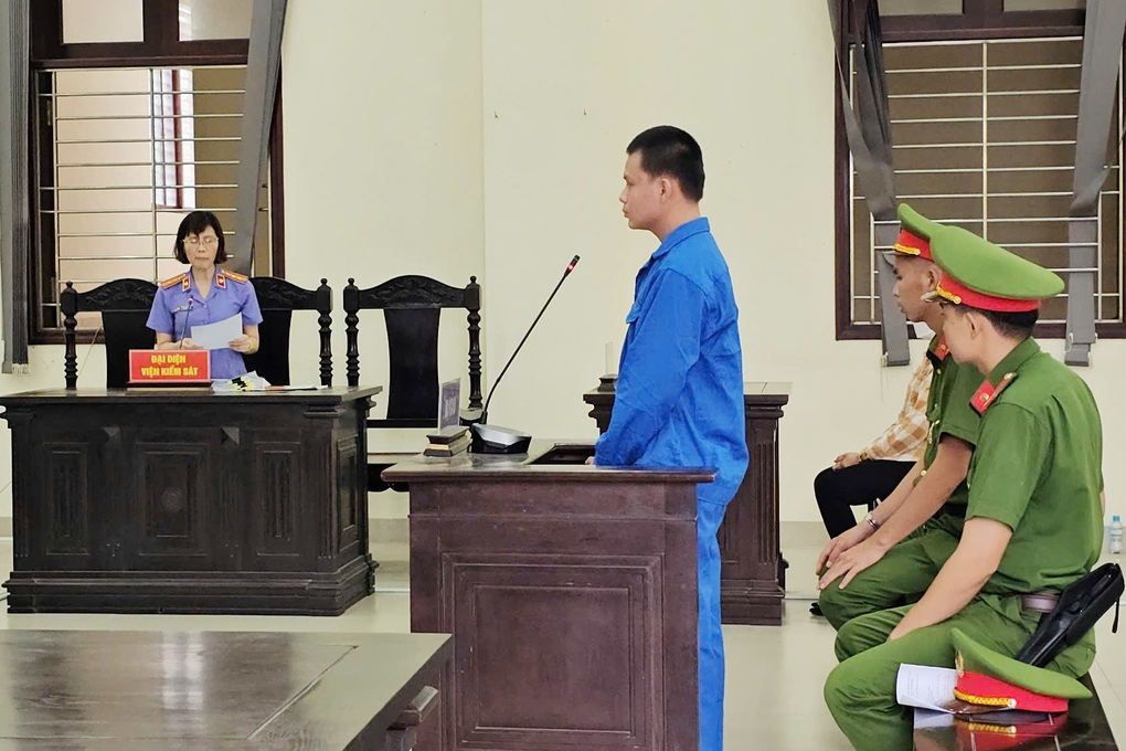 Bóp cổ bạn gái ngất xỉu rồi hiếp dâm ở Long An - 1 Bóp cổ bạn gái ngất xỉu rồi hiếp dâm ở Long An - 1