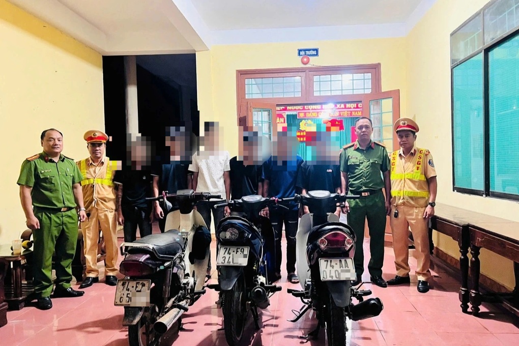 Xử phạt nhóm thanh niên náo loạn quốc lộ 1A trong ngày 2/9 - 1 Xử phạt nhóm thanh niên náo loạn quốc lộ 1A trong ngày 2/9 - 1