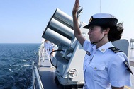 NATO lo ngại Nga, để mắt Trung Quốc