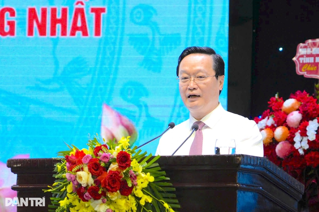 Bí thư Nghệ An: Ngành Nội vụ cần quan tâm đặc biệt đến người có công - 1 Bí thư Nghệ An: Ngành Nội vụ cần quan tâm đặc biệt đến người có công - 1