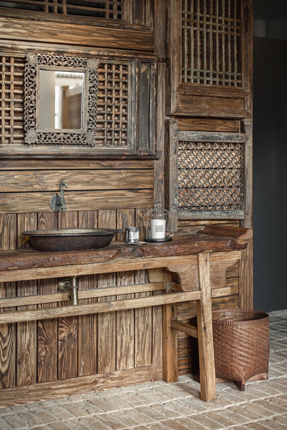 Quán cà phê ẩn chứa kho tàng đồ cổ độc lạ của nhiều quốc gia - 8 Quán cà phê ẩn chứa kho tàng đồ cổ độc lạ của nhiều quốc gia - 8