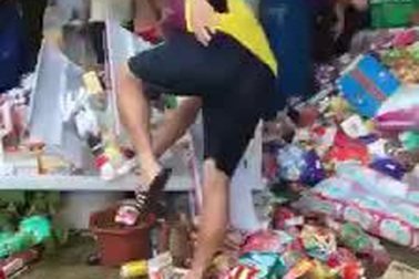 Cảnh lũ lụt ở một góc chợ thị trấn Hát Lót, huyện Mai Sơn, tỉnh Sơn La