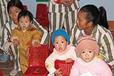 “Vượt cạn” trong trại giam