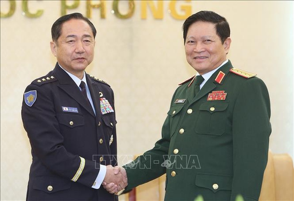 Tham mưu trưởng Liên quân Nhật Bản thăm chính thức Việt Nam - 1 Tham mưu trưởng Liên quân Nhật Bản thăm chính thức Việt Nam - 1