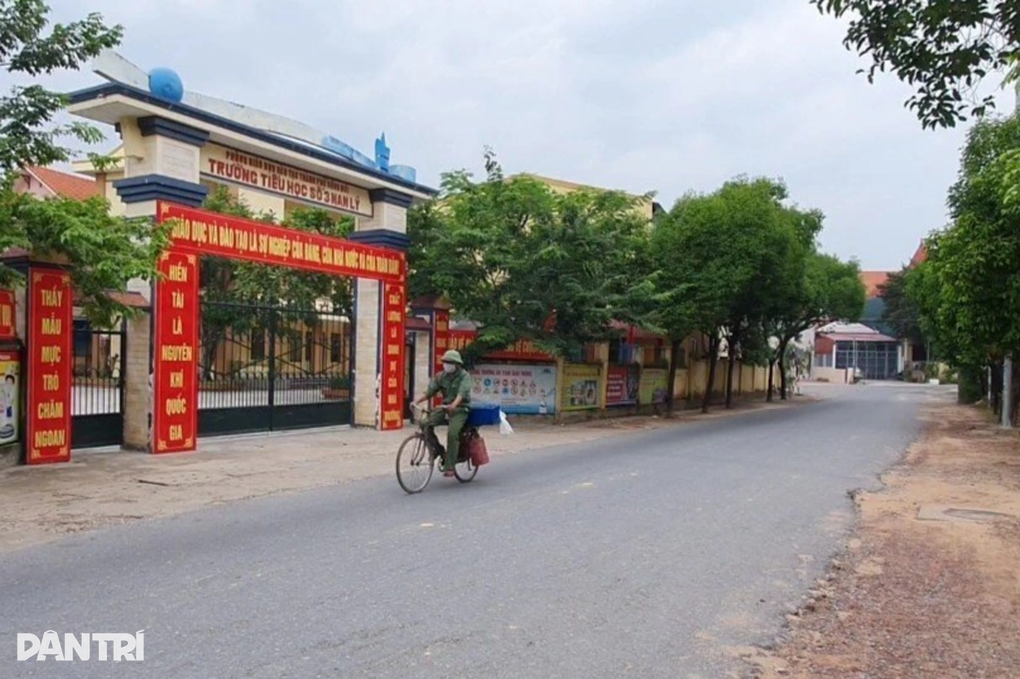 Cựu chiến binh một chân, 35 năm đạp xe bán món quà tuổi thơ - 3 Cựu chiến binh một chân, 35 năm đạp xe bán món quà tuổi thơ - 3