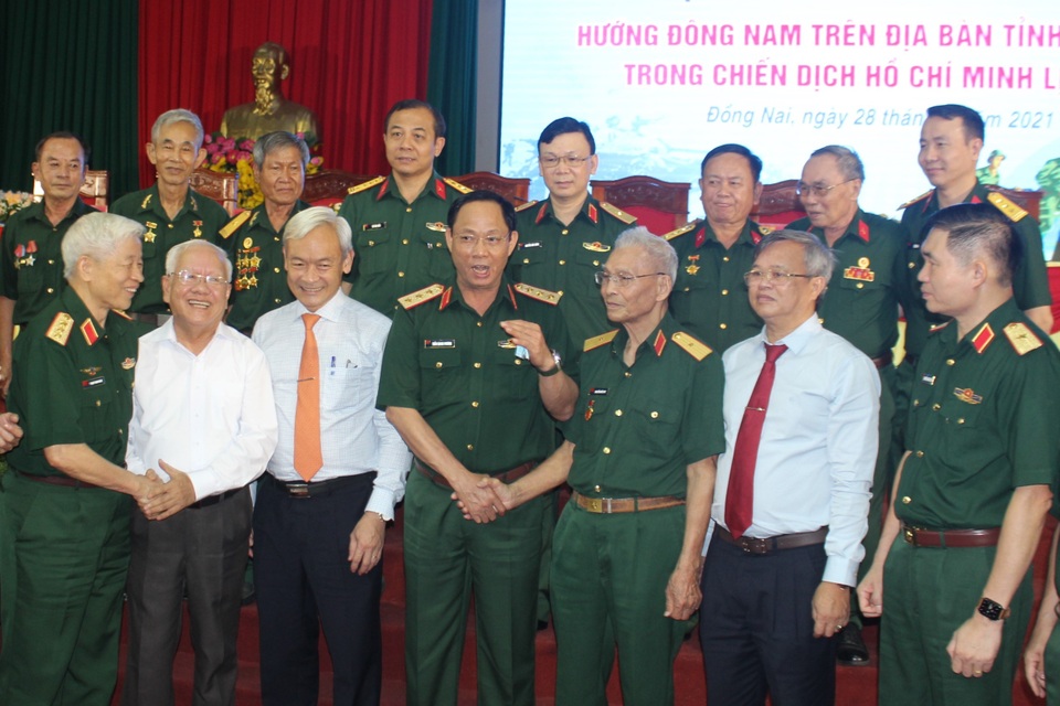Hướng Đông Nam - Cánh quân đầu tiên đánh vào Dinh Độc Lập ngày 30/4/1975 - 4 Hướng Đông Nam - Cánh quân đầu tiên đánh vào Dinh Độc Lập ngày 30/4/1975 - 4