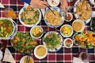 Mâm cỗ ở Bát Tràng 2,7 triệu đồng: Đắt ở chỗ ngồi, gấp đôi giá thường?