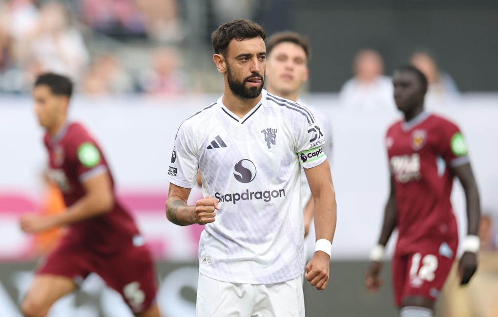 Fernandes lập cú đúp giúp Man Utd hạ West Ham - 2 Fernandes lập cú đúp giúp Man Utd hạ West Ham - 2