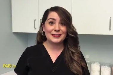 Chrissy Teigen cùng mẹ nấu ăn