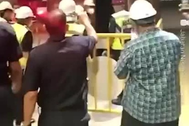 Trốn trong container, cậu bé Bangladesh bị lạc sang Malaysia