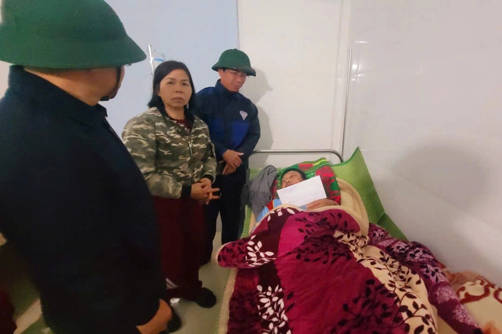 Hai người bị nước lũ, sạt lở đất cuốn trôi - 2 Hai người bị nước lũ, sạt lở đất cuốn trôi - 2