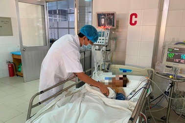 Cần Thơ: Báo động đỏ toàn bệnh viện cứu bệnh nhân bị đâm thấu tim