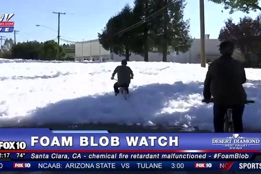 Sân bay California ngập trong biển xà phòng