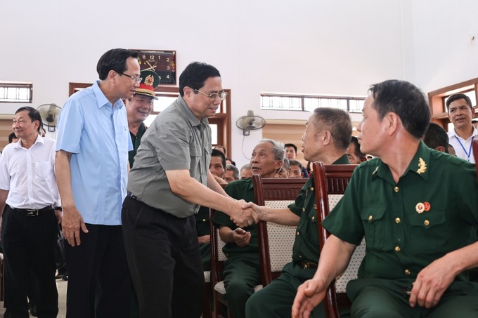 Thủ tướng Phạm Minh Chính đã thăm, tặng quà các thương, bệnh binh tại Trung tâm Điều dưỡng thương binh Nho Quan, tỉnh Ninh Bình.