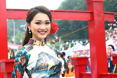 Hot girl Ngọc Nữ diện áo dài xinh đẹp trong lễ hội văn hóa Nhật Bản