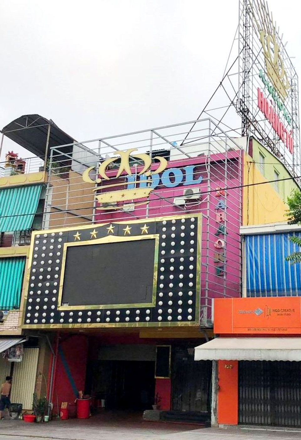 Quán karaoke lén lút hoạt động giữa lệnh cấm có khách dùng ma túy - 1 Quán karaoke lén lút hoạt động giữa lệnh cấm có khách dùng ma túy - 1