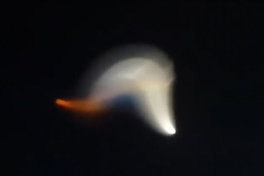 Ánh sáng bí ẩn xuất hiện trong bầu trời đêm ở Trung Quốc