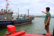 Tàu vỏ thép chục tỷ nằm bờ, ngư dân nợ nần chồng chất